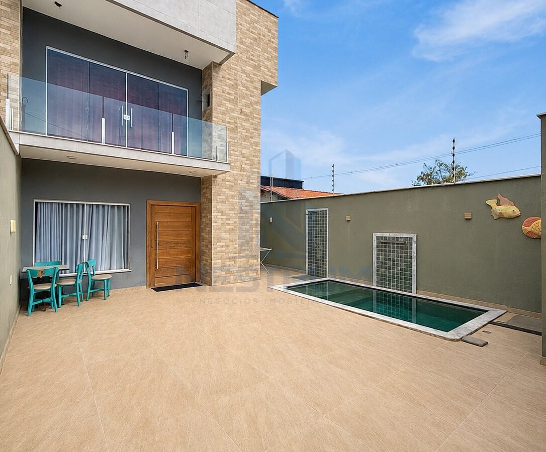Casa duplex mobiliada com 3 suítes e piscina à venda em Taperapuan — Porto Seguro